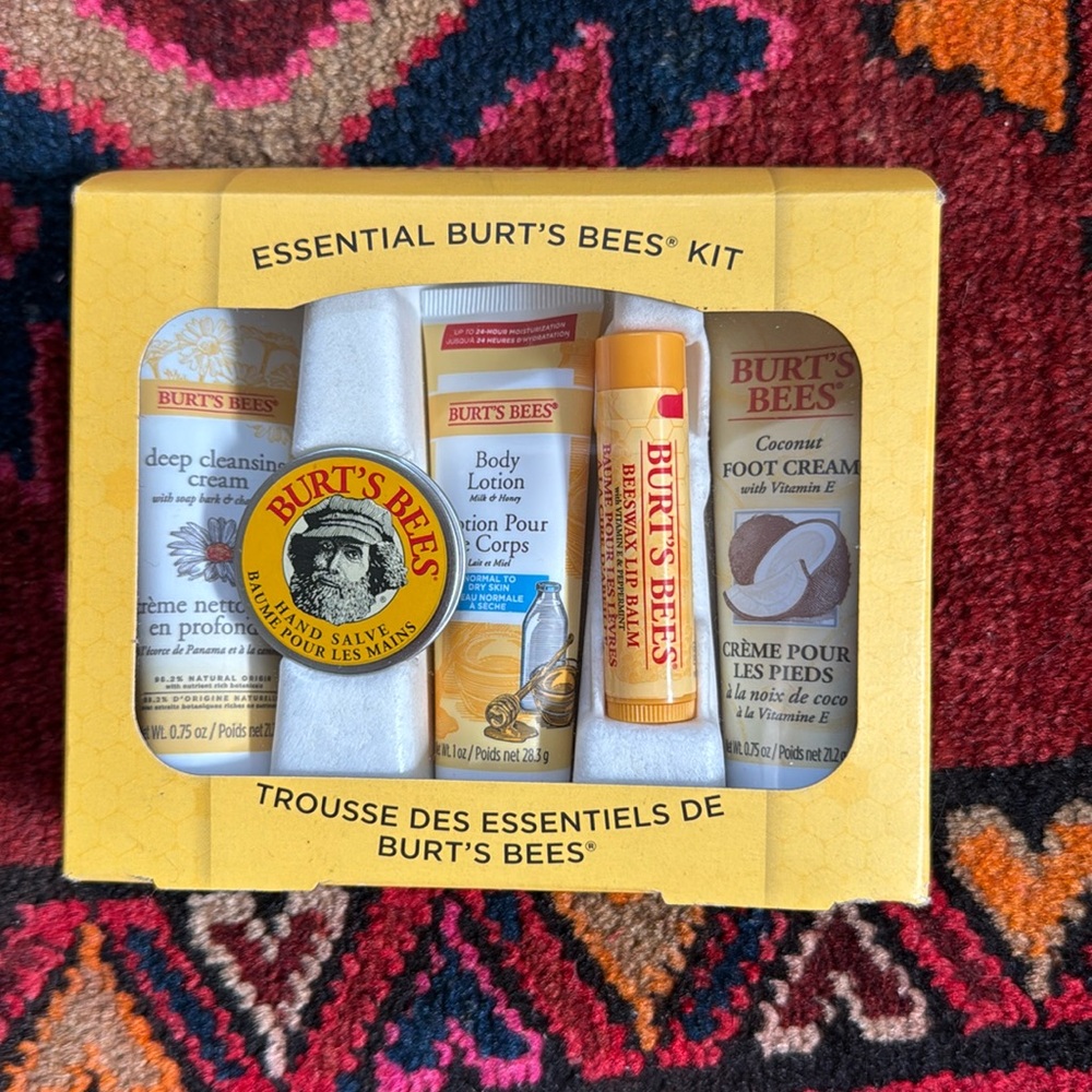 NWT Essential Burts Bees Kit BY Burts Bees 5 Pc Kit